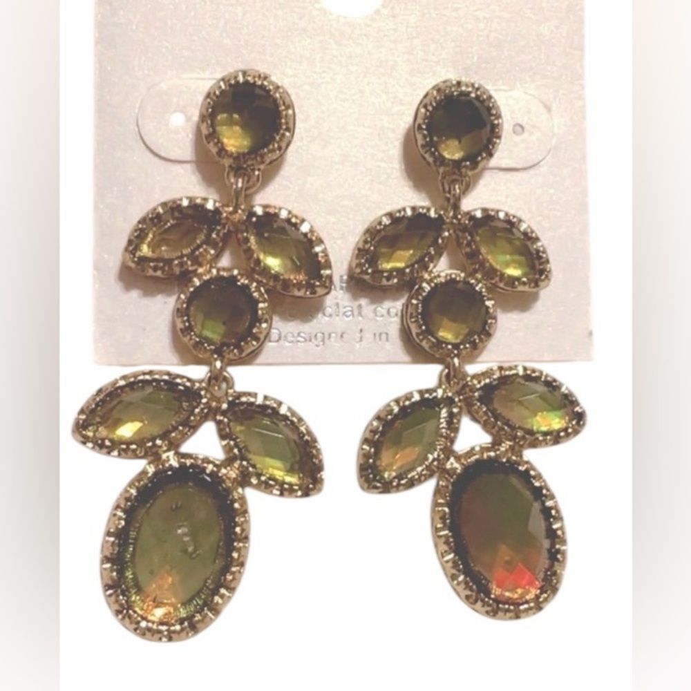 GENUINE SWAROVSKI EARRINGS.. VINTAGE. NWOT
